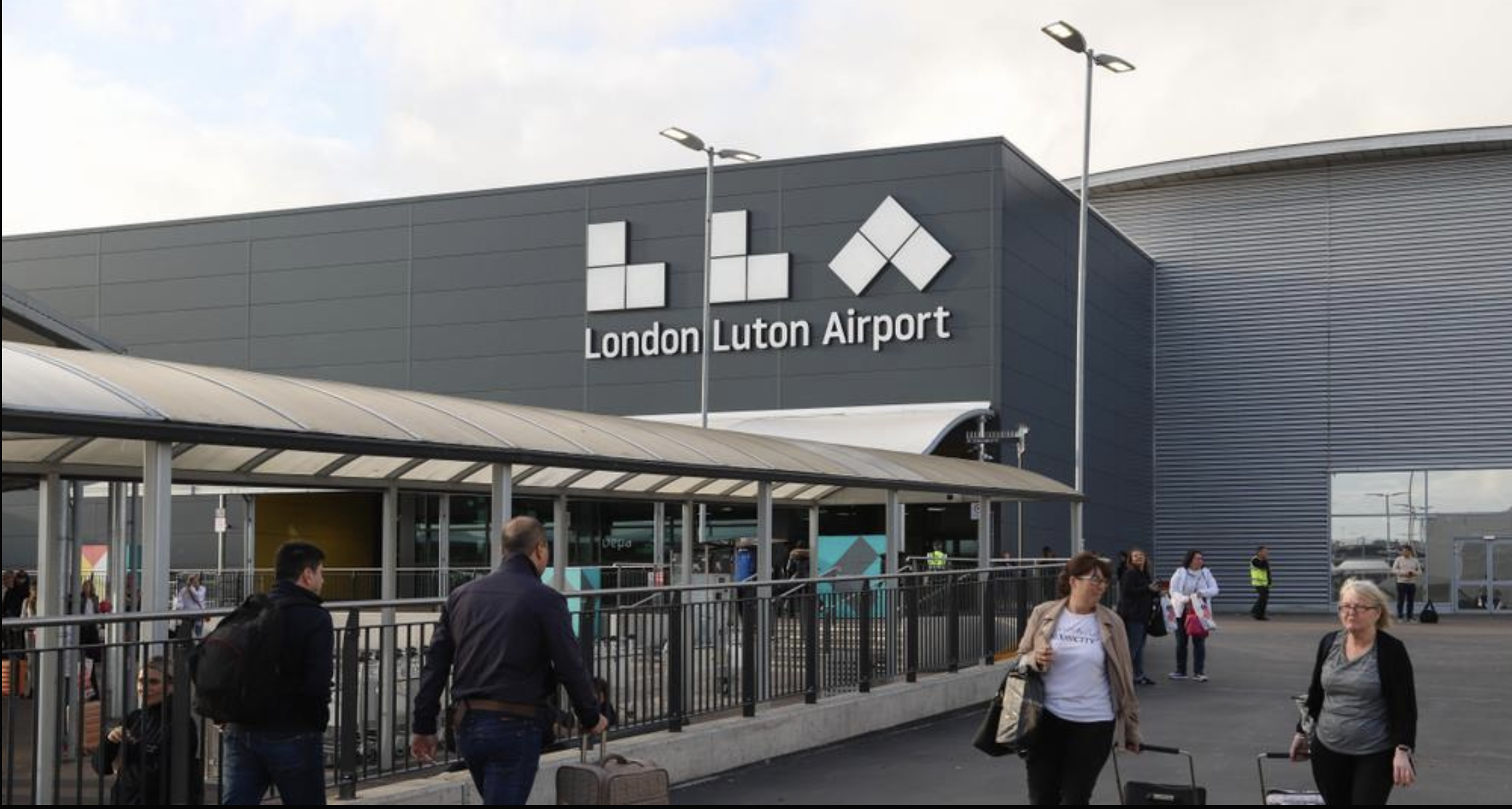 booking an airport transfer from Major Airport Terminals in UK?